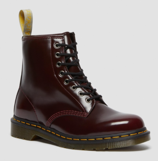 Dr. Martens pantofi rezistenți și versatili pe care &icirc;i porți ani de zile fără să-ți pierzi stilul